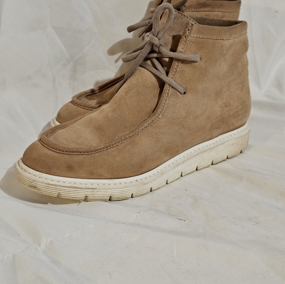 Aquatalia Kayden Bootie Suede Cappuccino Size 7.5,  Great Condition - Picture 6 of 7